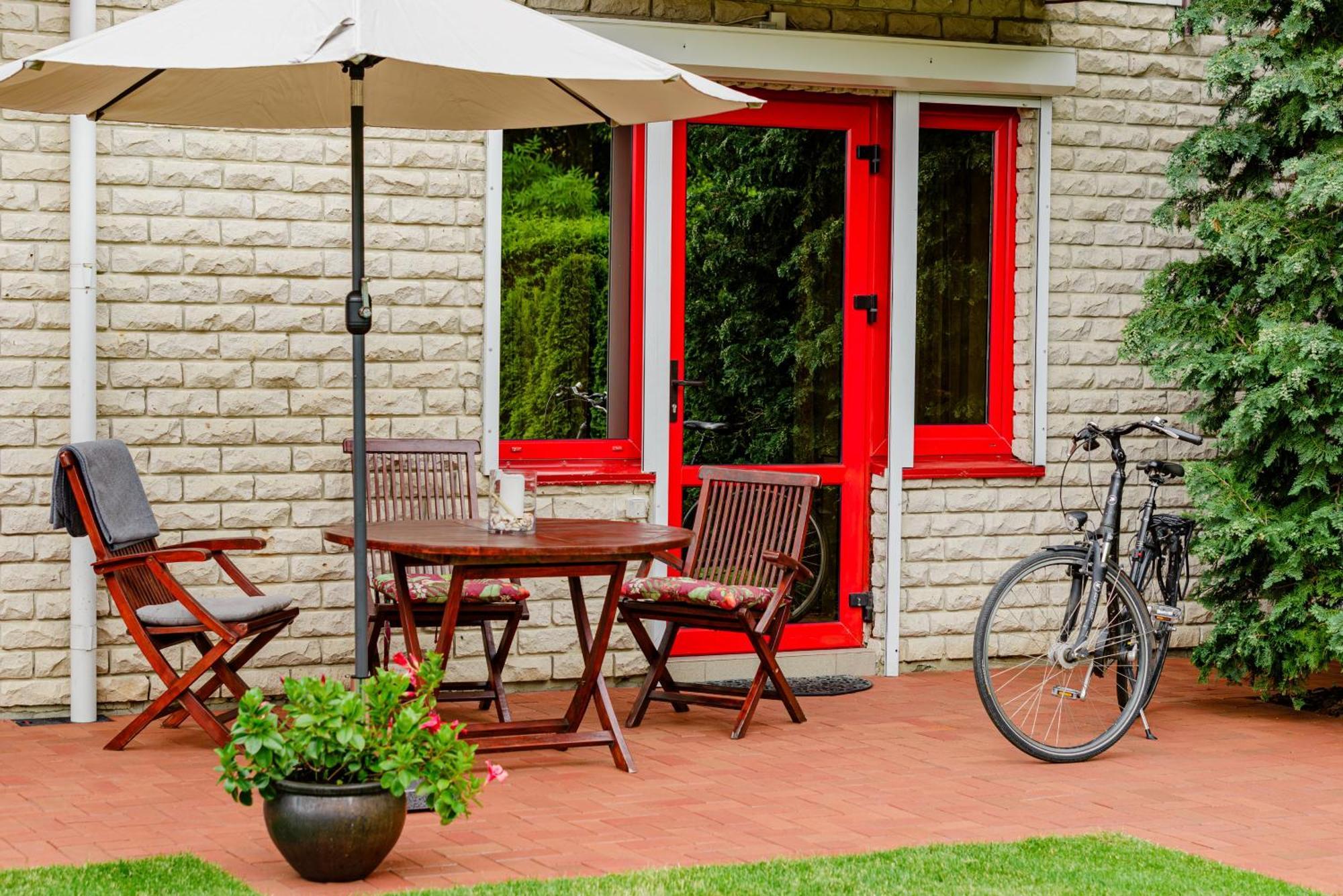 Family Inn Cottage With Terrace Palanga Buitenkant foto