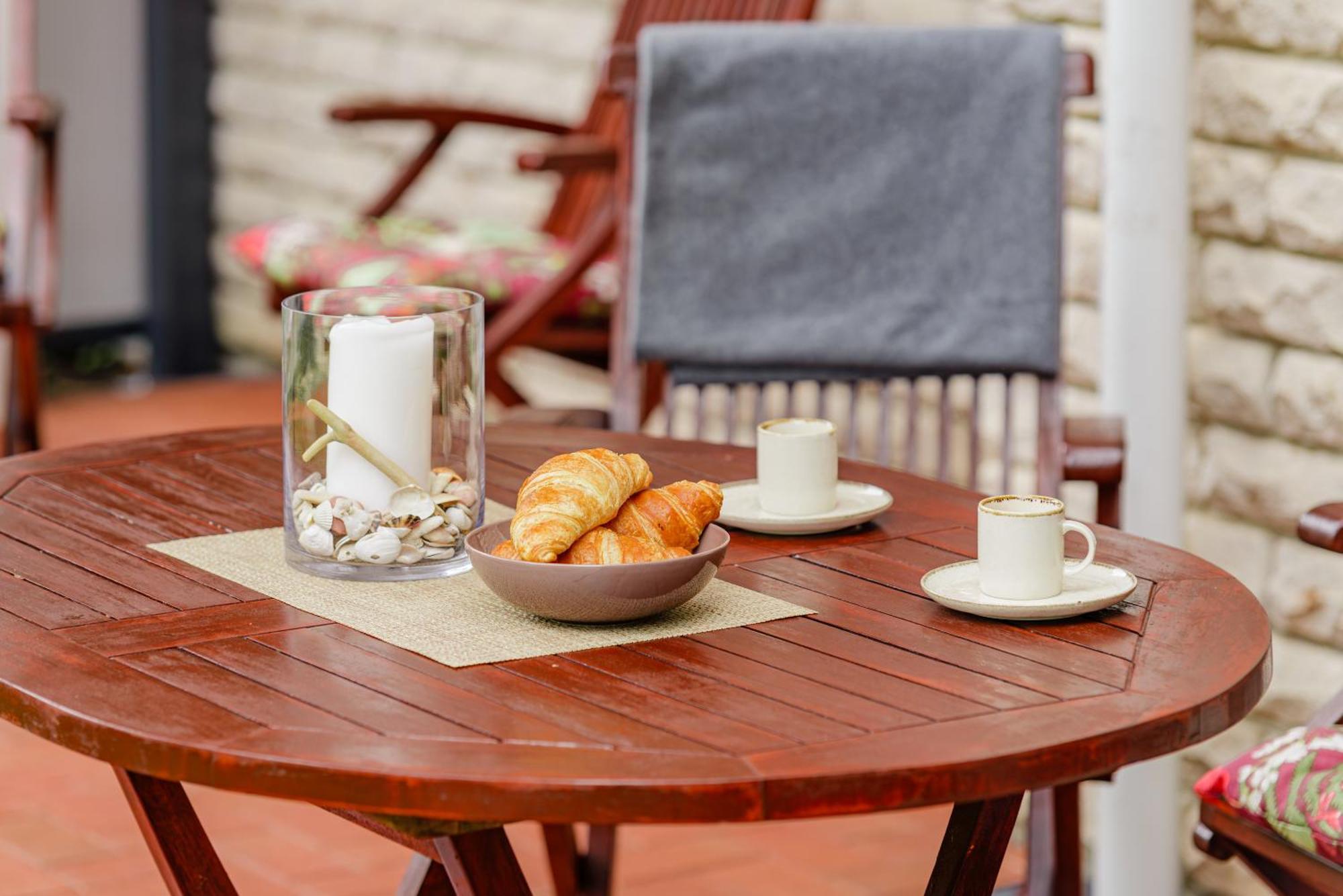 Family Inn Cottage With Terrace Palanga Buitenkant foto